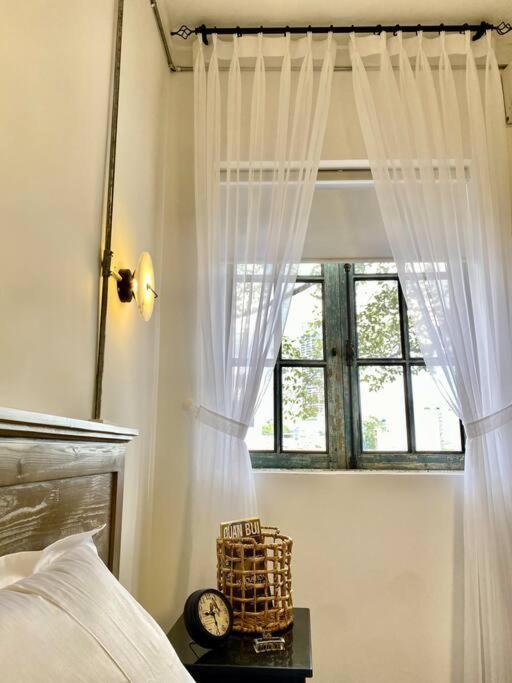 Le Bijou Chic In The Heart Of Saigon Charm With View Căn hộ